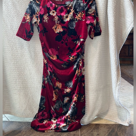 Vince Camuto ruched velvet dress - Picture 2 of 3